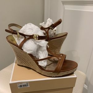 Michael Kors Tan leather espadrilles. Size 8